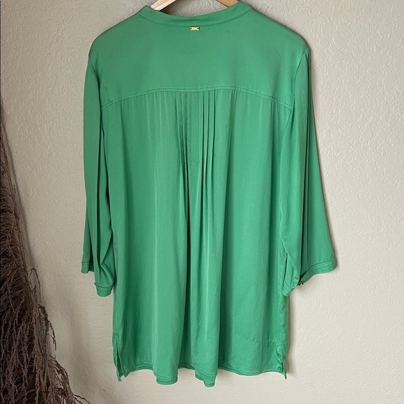 St. John sport vintage silk stretch green button blouse - Picture 9 of 12